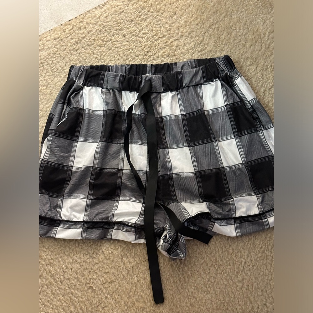 NWOT Plaid Drawstring Women’s Shorts - Black & White Size Small. Never Worn.